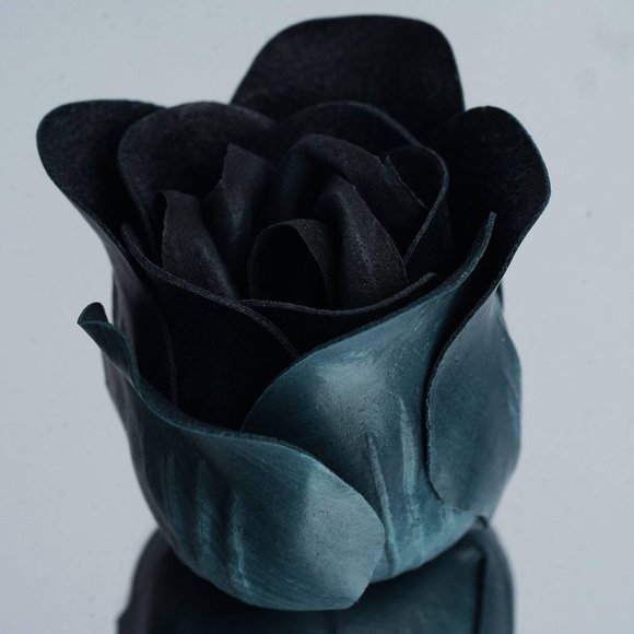 #96 Rose Petal Soap 6 in a Heart Gift Box Black - Picture 3 of 6